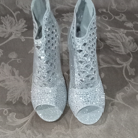 WOMEN'S SHOES - Picture 3 of 7